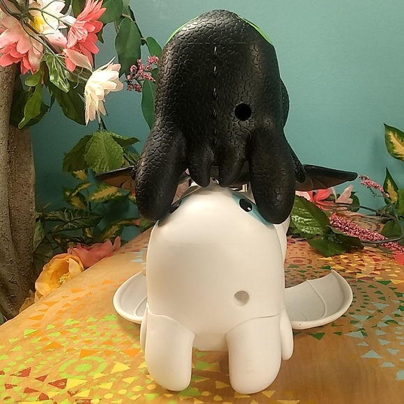 Light Fury & Night Fury Toothless cold drink holders collectible set & S⦠- Picture 6 of 16